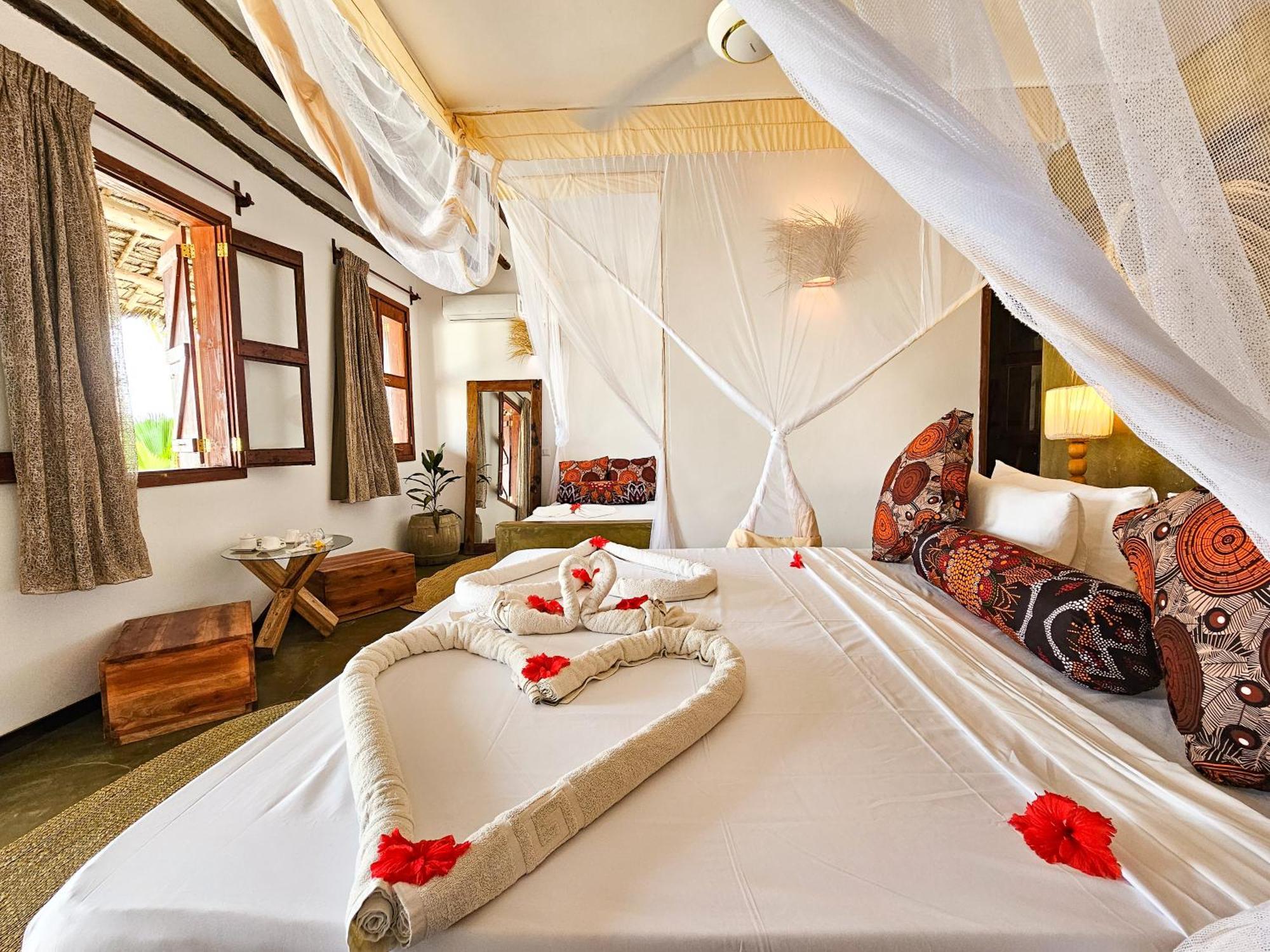 Milele Beach Resort Pingwe Exterior foto